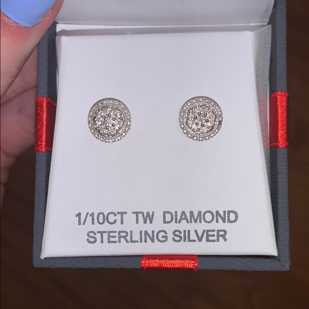 Stud diamond earrings
